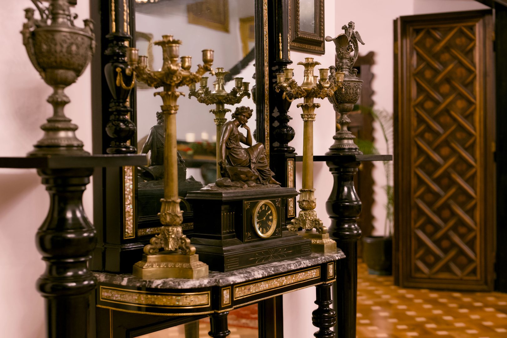 Art. History. Experience. – Eleganță și rafinament în cigar lounge București interbelic 1 Art. History. Experience. – Eleganță și rafinament în cigar lounge București interbelic